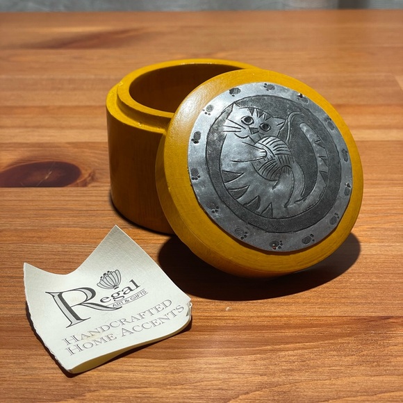 Vintage Other - VTG Cat Playing With Yarn Stamped Emblem Lidded Trinket Box Bamboo Jewelry Decor